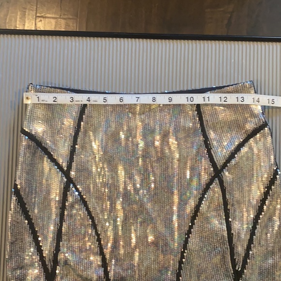 Silver Sequin Mini Skirt w/ Geometric Design NWT Size Medium - Picture 5 of 8